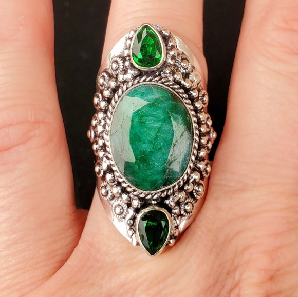 New Emerald and Peridot 925 Silver Statement Ring. - Picture 13 of 16